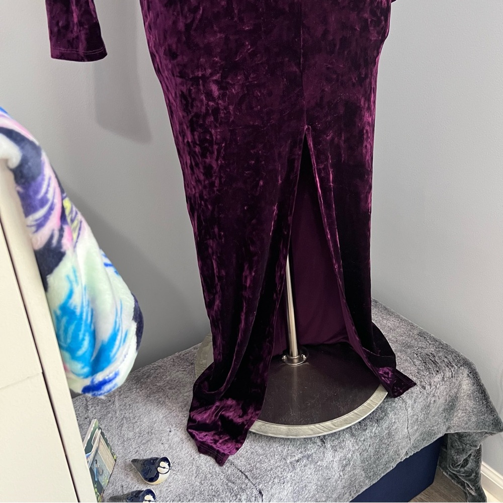 Forever 21 M Violet Crushed Velvet Fitted Maxi Long Sleeve V Neck Dress - Picture 7 of 17